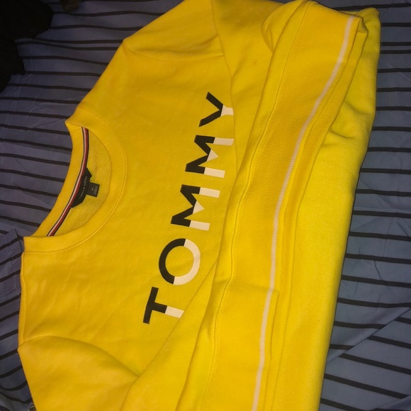 *****SOLD*****Tommy Hilfiger yellow sweatshirt - Picture 5 of 6